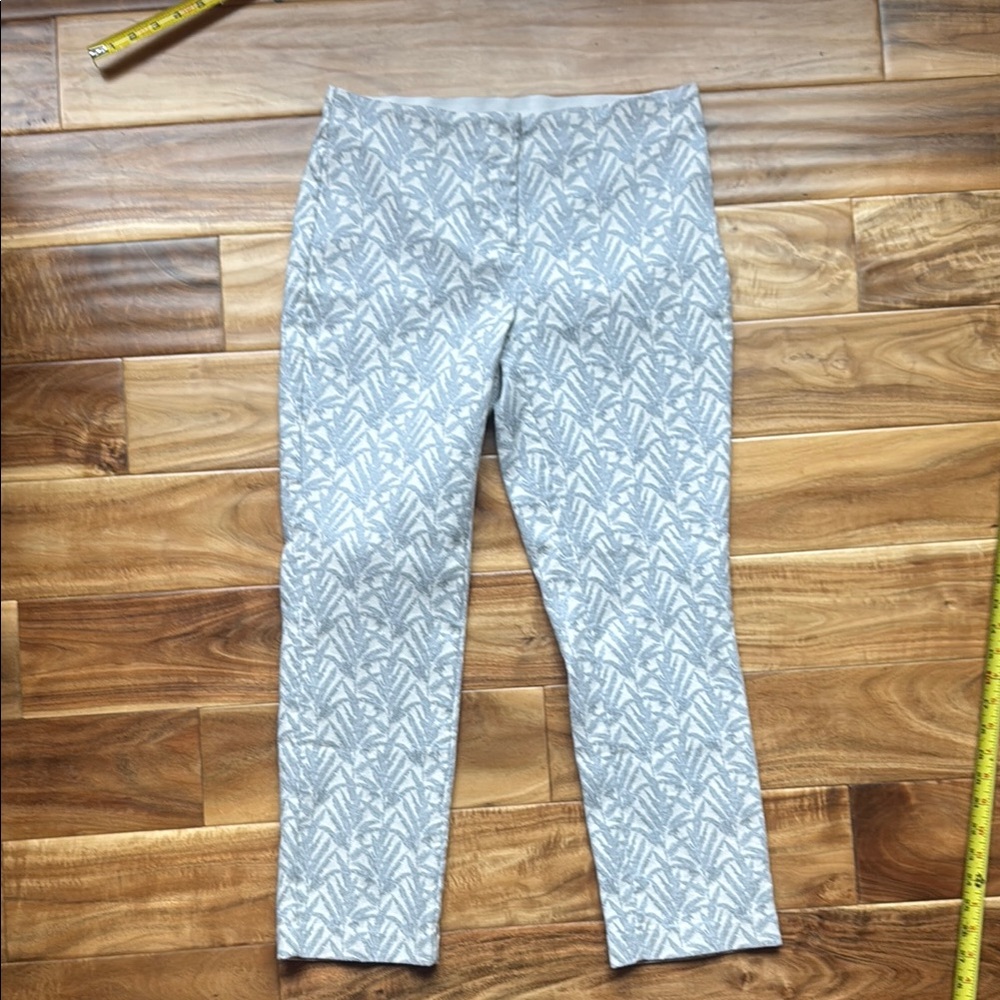 Alfani Silver and White Patterned Crops